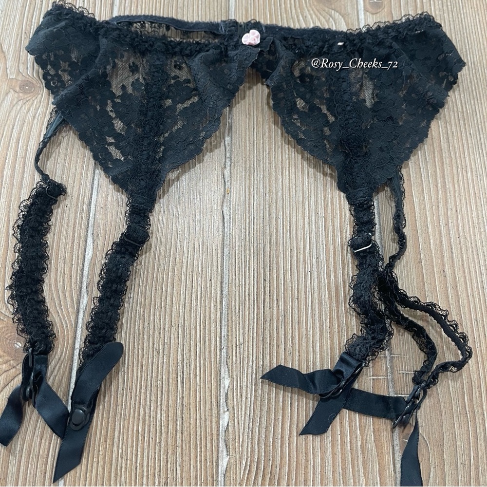Elegant Black Lace Garter Belt